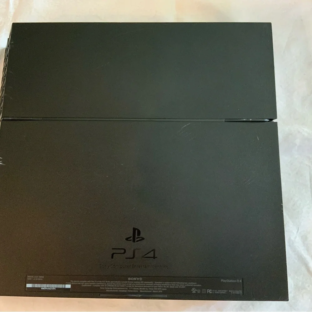 Sony PlayStation 4 CUH-1001A Black Console W/ Cords